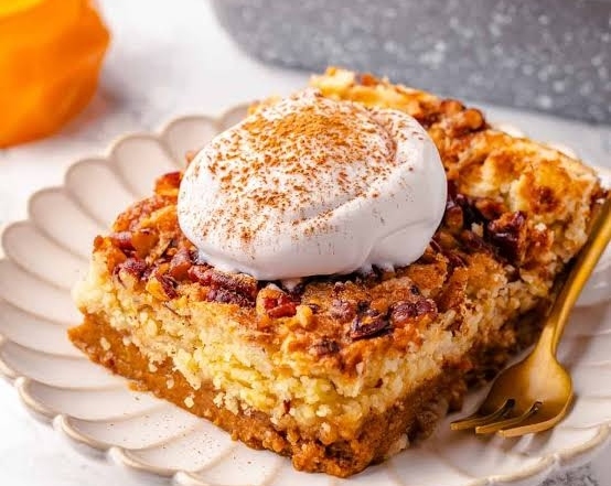 Easy 5 Ingredient Salted Caramel Pumpkin Dump Cake suggested serving