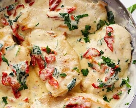 Easy Creamy Tuscan Garlic Chicken Skillet suggested serving